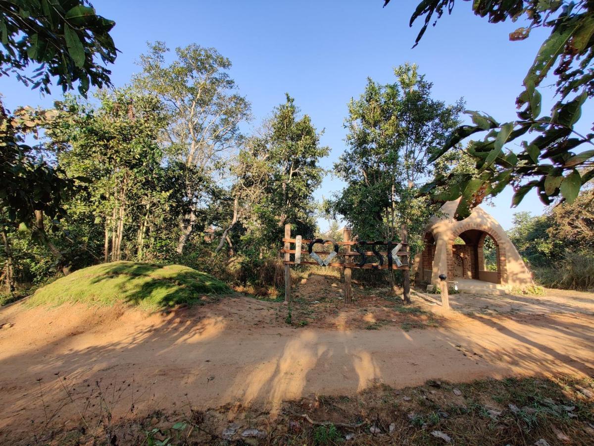 Surwahi Social Ecoestate Kanha Ngoại thất bức ảnh