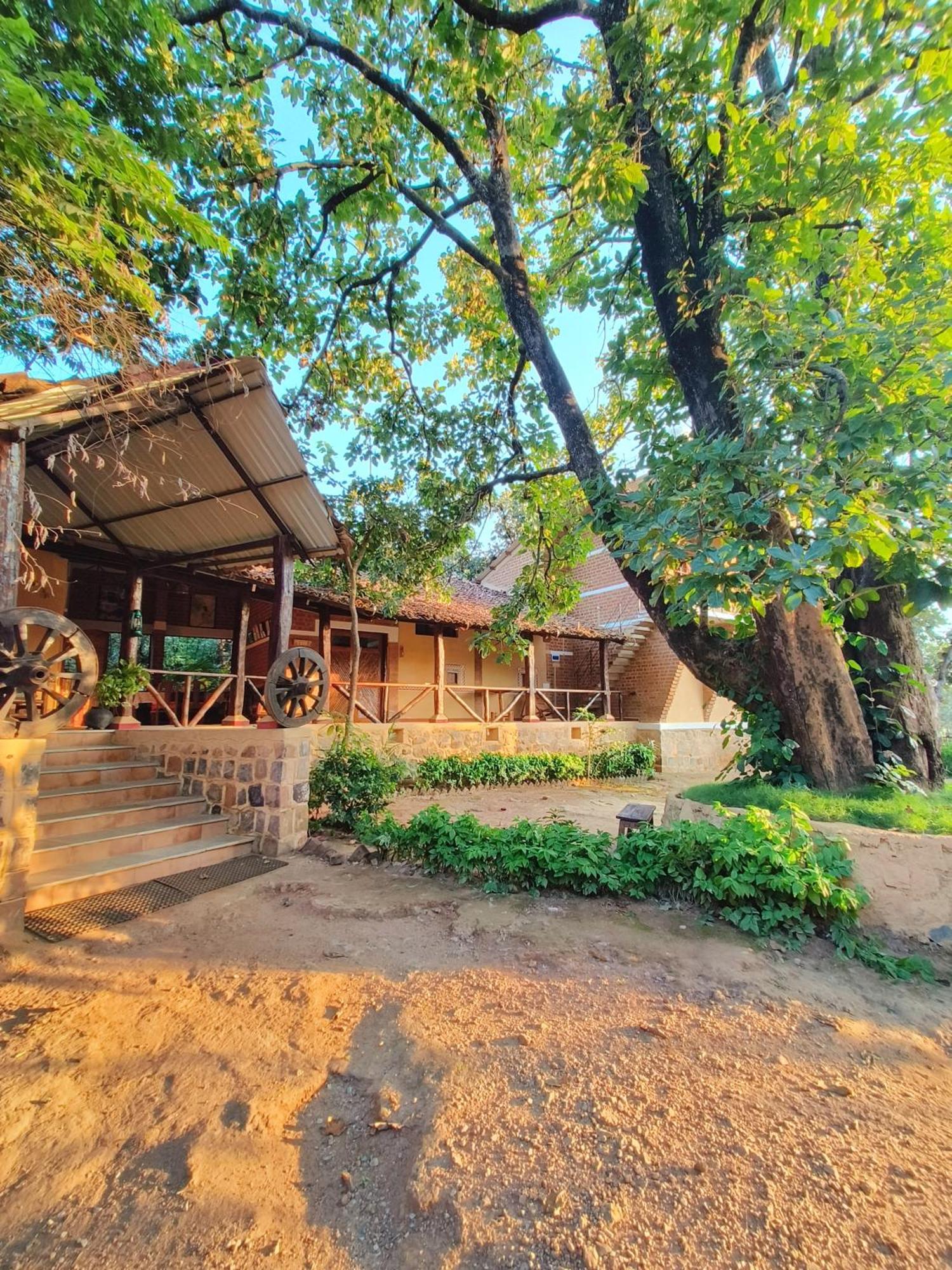 Surwahi Social Ecoestate Kanha Ngoại thất bức ảnh